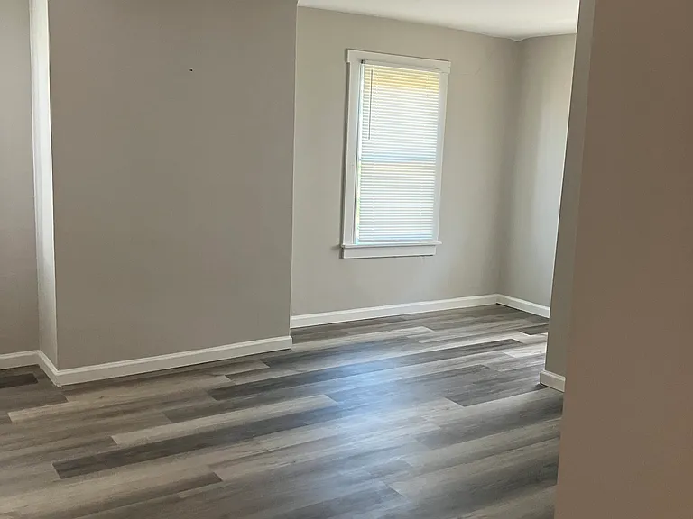 933 Manton Way — Photo 2