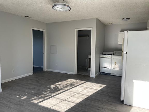 3rd image of 20406 Roseton Ave