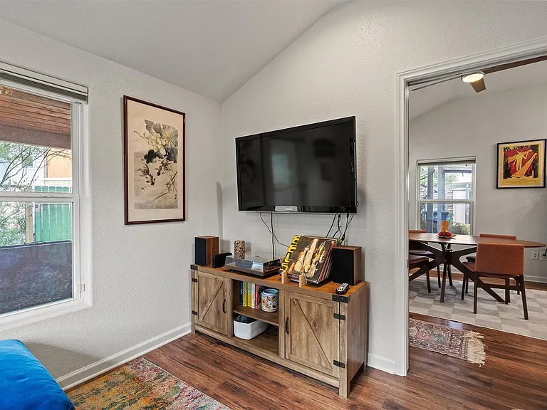 1147 Webberville Rd — Photo 14