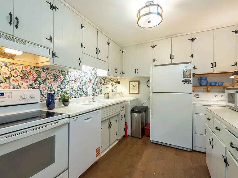334 Chapman Rd — Photo 18