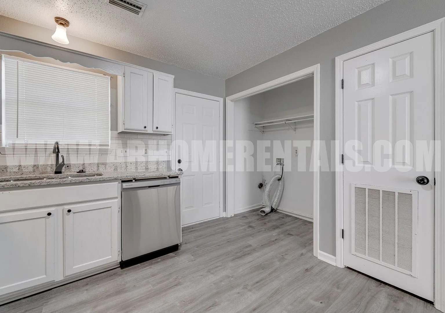 2405 Washington Avenue — Photo 3