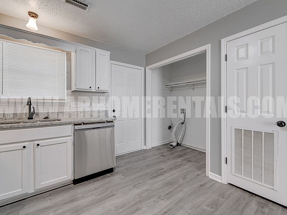 3rd image of 2405 Washington Ave APT E4