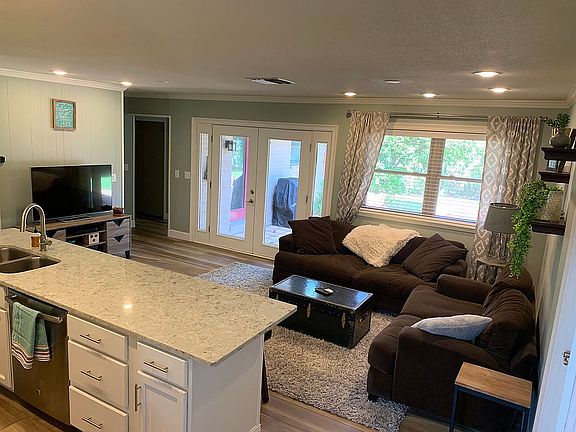 3rd image of 38 Chelsea Dr