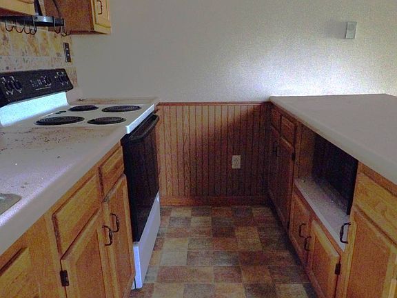 3rd image of 141 Spring Hills Rd