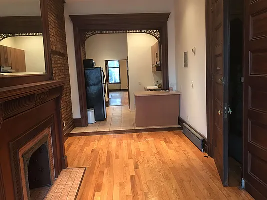Rented by PLUSH REALTY Inc | media 17
