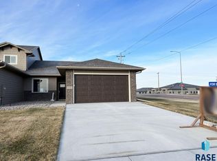 1501 S Meadowland Ave, Sioux Falls, SD 57106