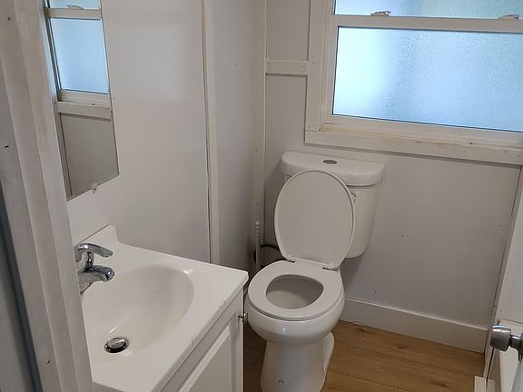 4th image of 123 W Alder St #3