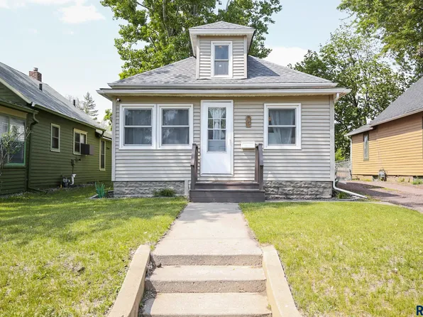 1334 E 6th St, Sioux Falls, SD 57103