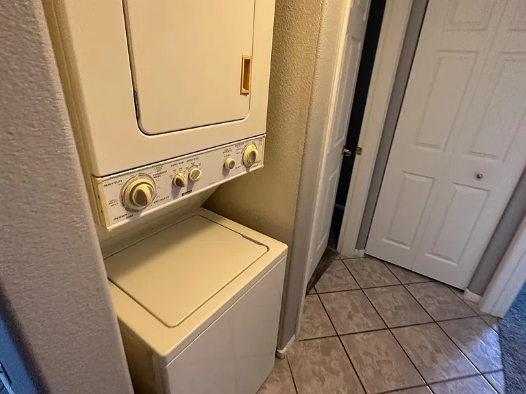 1600 N Torrey Pines Dr #102 — Photo 10