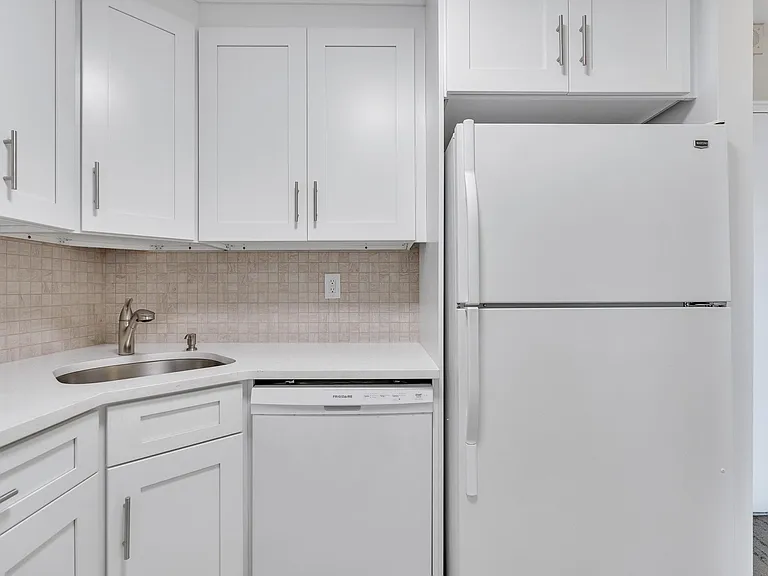 2000 Linwood Ave #7N — Photo 8