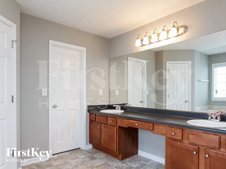 85 Natalie Ct — Photo 9