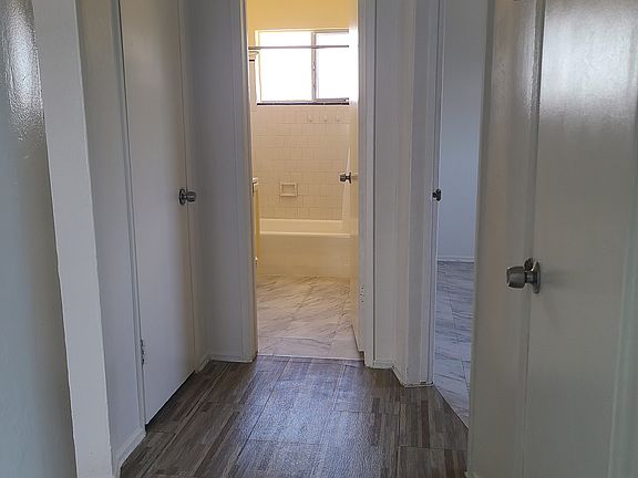 5th image of 3812 40th St APT 5