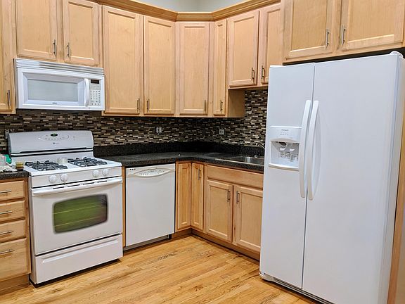 3rd image of 1625 N Fairfield Ave #1F