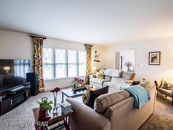 4th image of 302 Kensington St