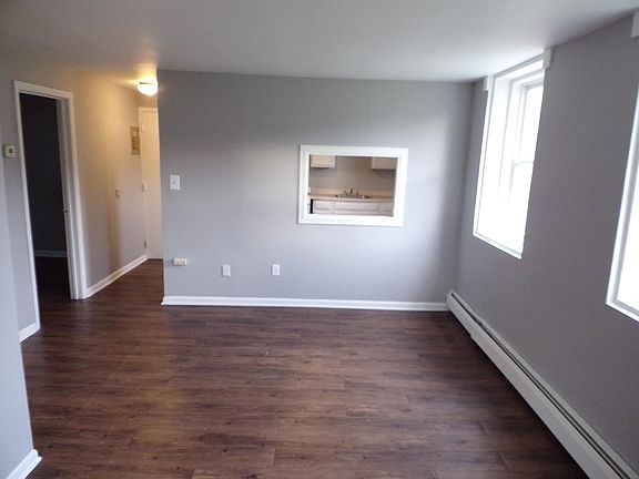 3rd image of 862 Maryvale Dr #1