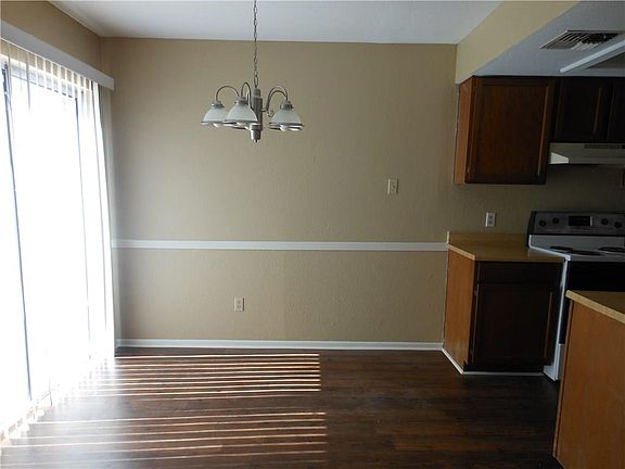 3rd image of 11605 Post Oak Cir #1