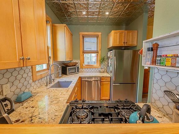 5th image of 407 Horseshoe Drive
