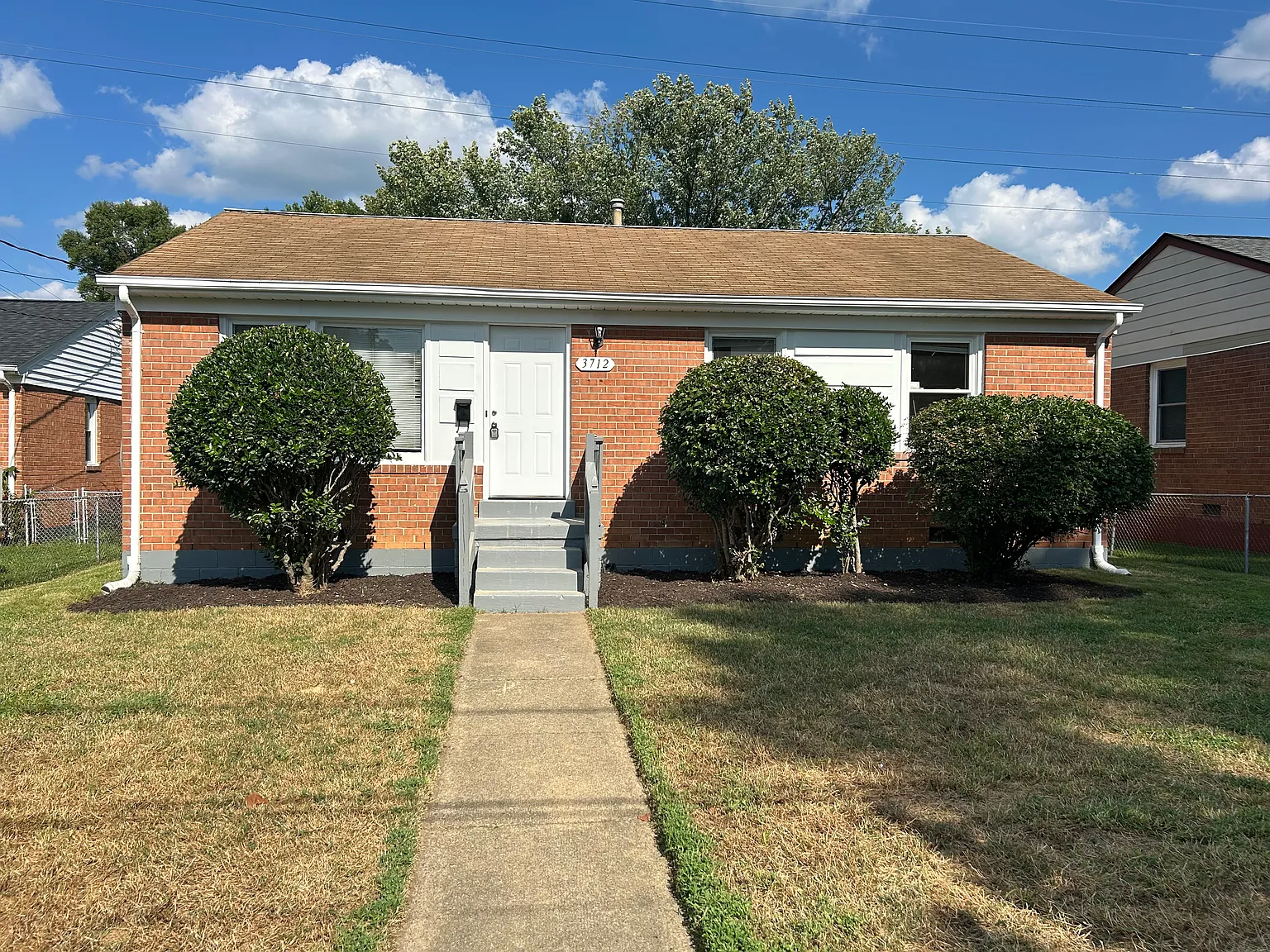 3 bed, 1090 sqft, $1,900 — Photo 2