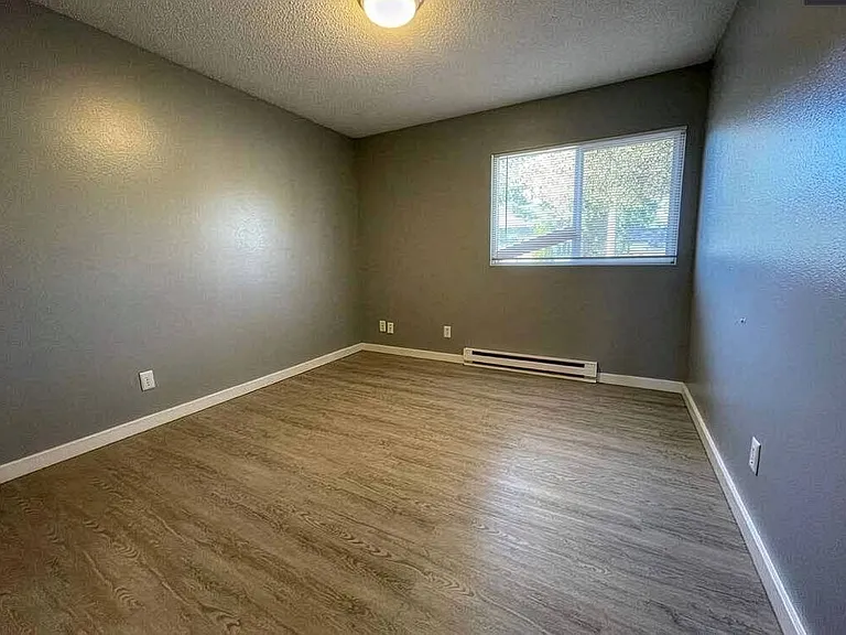 1411 S Union Ave — Photo 12
