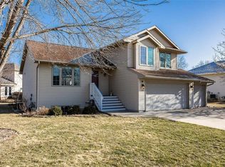 370 Penn Ridge Dr, North Liberty, IA 52317