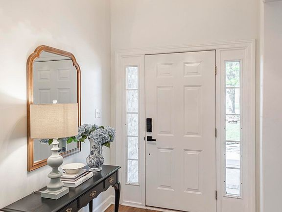 5th image of 102 Tudor Pl