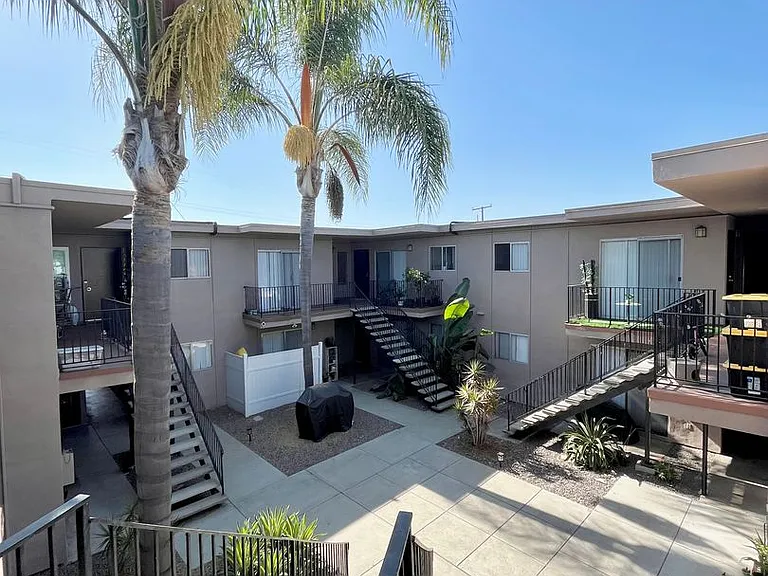 4261 Swift Ave — Photo 12