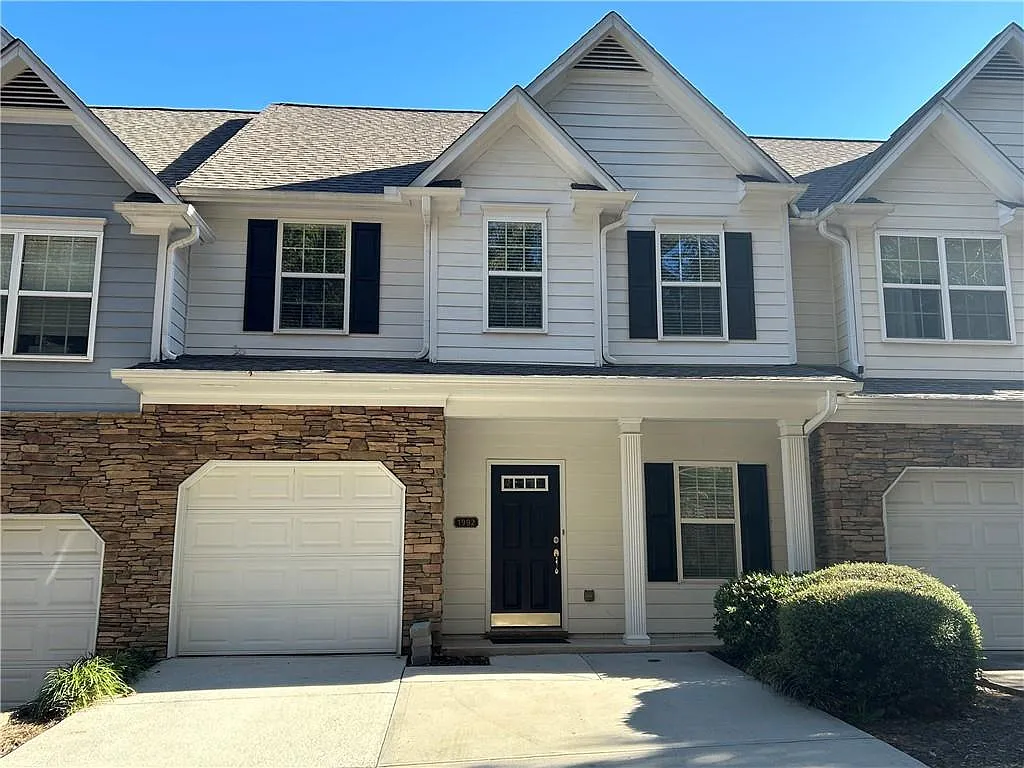 3 bed, 2.5 bath, 1796 sqft, $2,200 — Photo 1