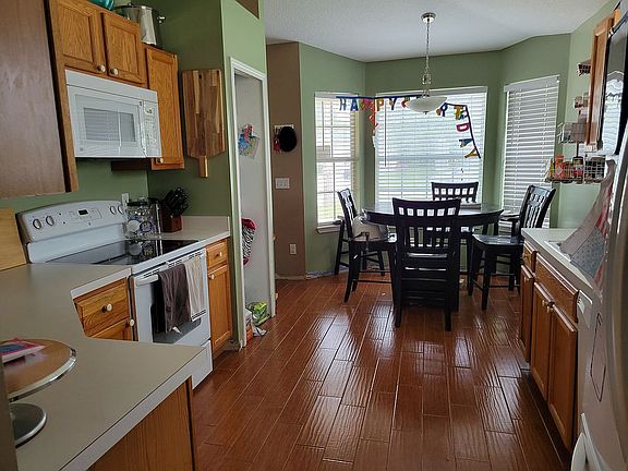 4th image of 920 Buttercup Dr