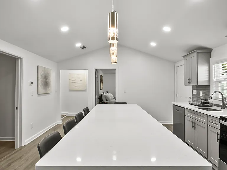 1135 Hillcrest Dr SE — Photo 21