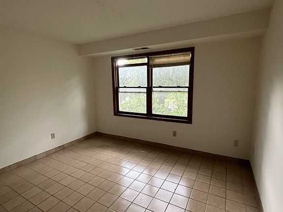 5th image of 1053 Cromwell Ave #11233043