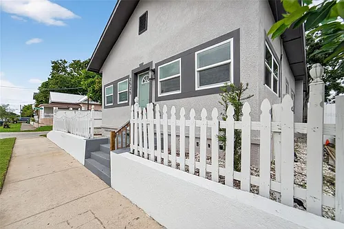 2525 W Beach St Photo 1 2525 W Beach St Photo 1