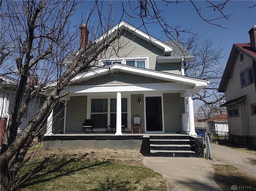 207 Knecht Dr photo 1