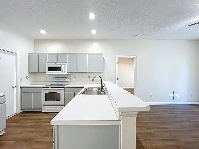 4214 Pacifica Dr — Photo 6