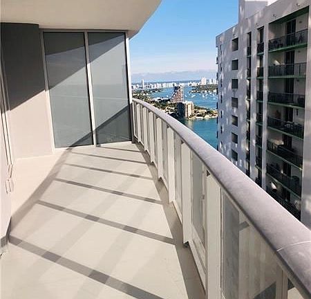 4th image of 488 NE 18th St #3202