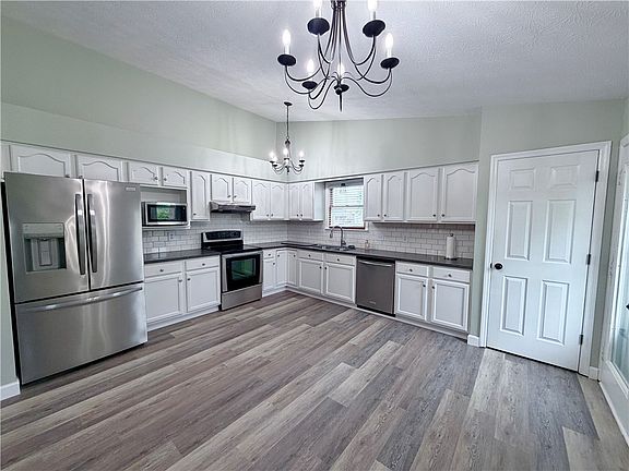 3rd image of 1077 Glen Kegley Dr
