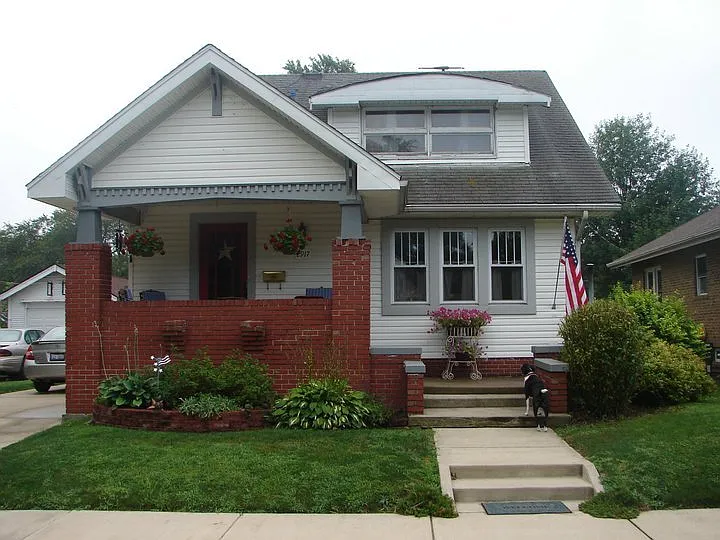 2917 Champaign Ave photo 1