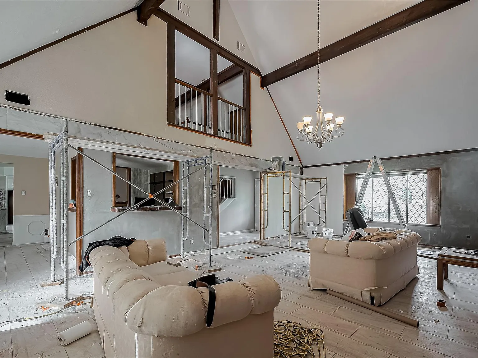 4 bed, 3.0 bath, 3680 sqft, $2,700 — Photo 4