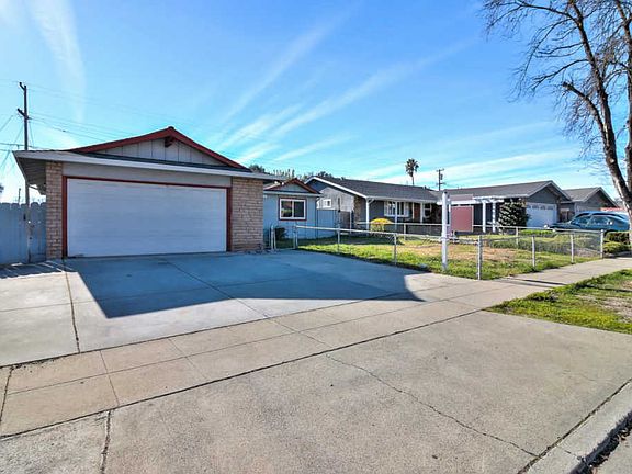 3rd image of 514 Ella Dr