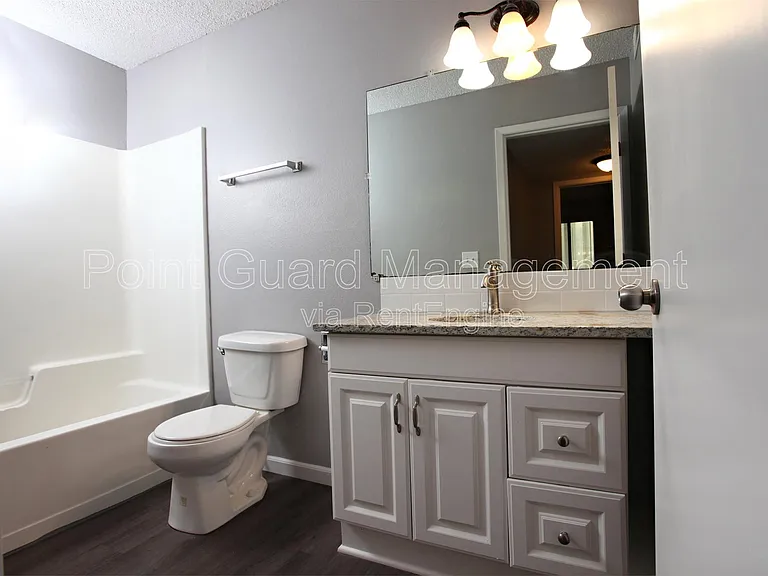1717 N Vassar Ave — Photo 14