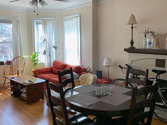 2nd image of 1934 N Fairfield Ave #3F