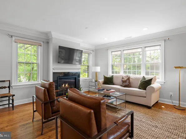 107 W Montgomery Ave, Ardmore, PA 19003