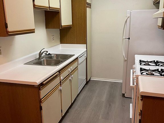 5th image of 11155 Aqua Vista St APT 301