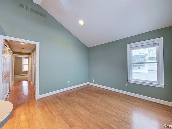 3rd image of 204 N Harvey St