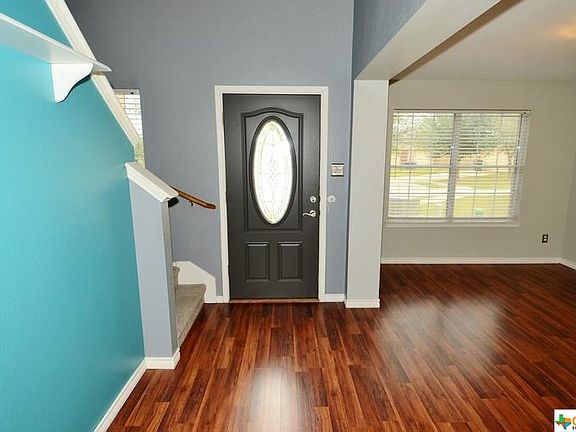 3rd image of 639 Lubbock Ln