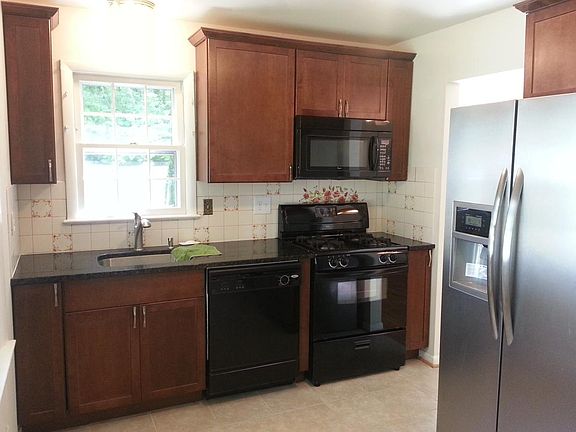 5th image of 3117 Rosemary Ln #1