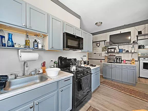 5th image of 1043 Beech Ave APT 1