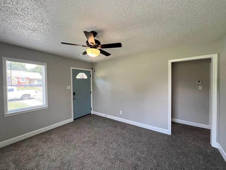257 W Essex Ave — Photo 4