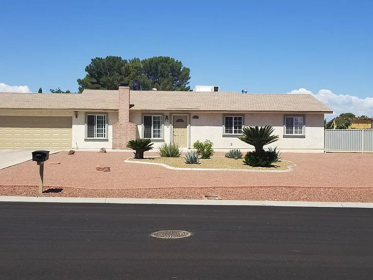 7957 Firethorn Ln — Photo 2