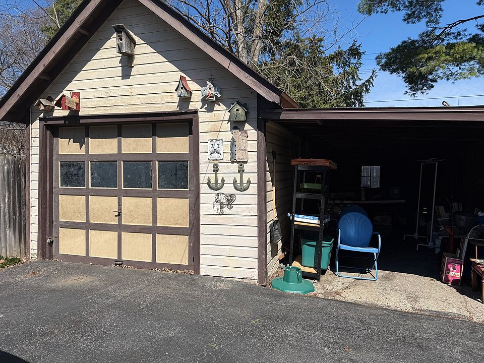 2nd image of 919 W Galena Blvd