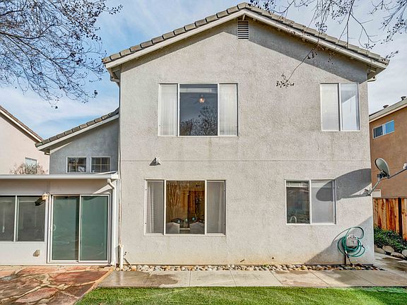 4th image of 6323 Poppyfield St